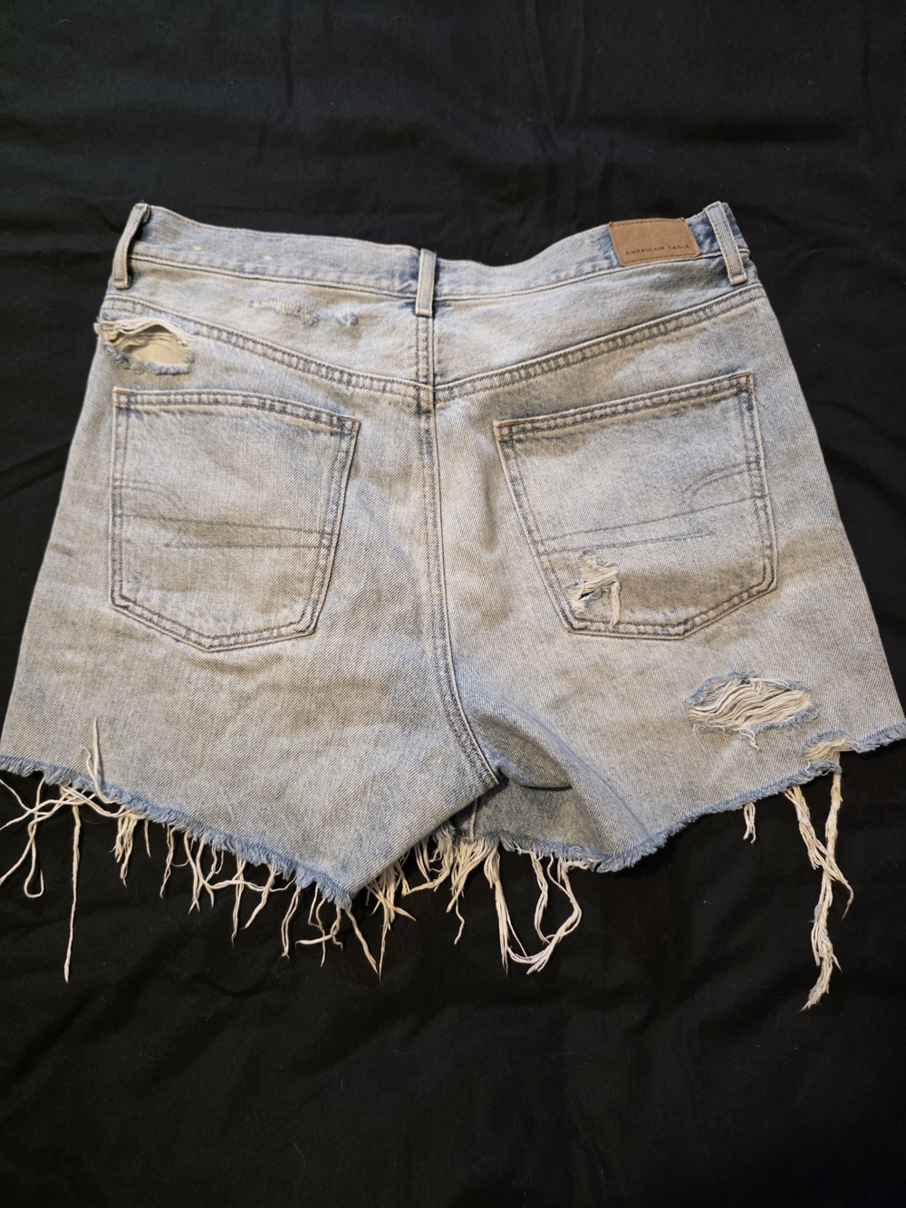 American Eagle Outfitters Light Wash Distressed Denim Shorts Size 6 - Picture 5 of 6